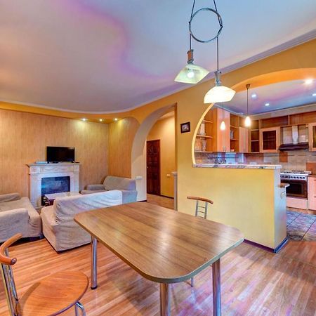 Three-Room Apartment Near Ocean Plaza Kyiv Exterior photo