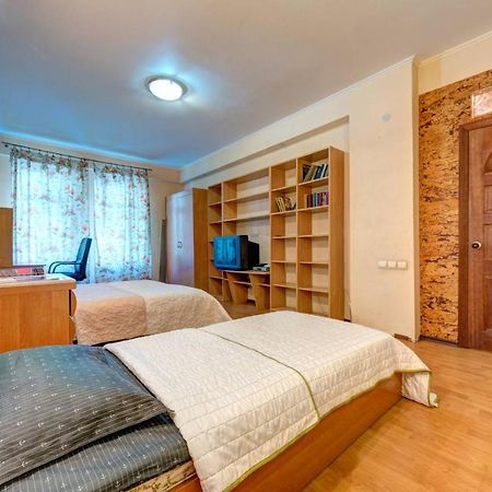 Three-Room Apartment Near Ocean Plaza Kyiv Exterior photo