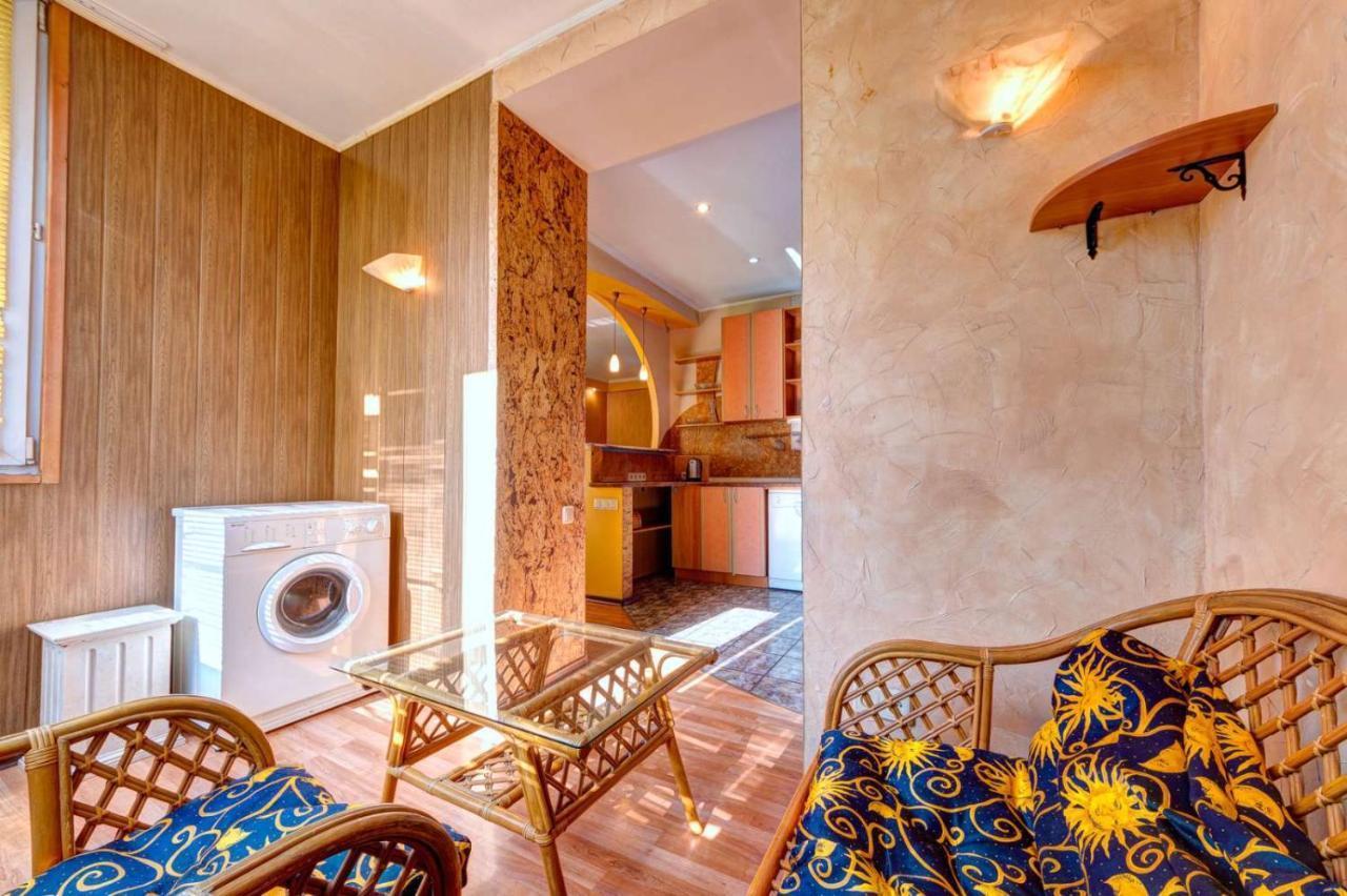 Three-Room Apartment Near Ocean Plaza Kyiv Exterior photo